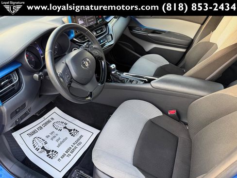 Used 2019 Toyota C-HR XLE image 15