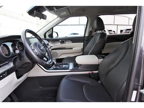 Certified 2024 Kia Carnival LX image 30