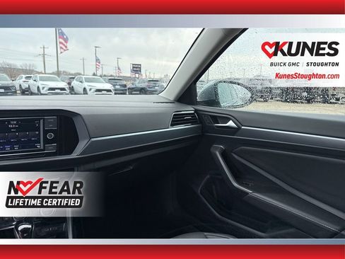 Used 2024 Volkswagen Jetta SE image 40