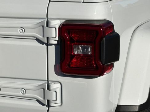 Used 2024 Jeep Wrangler Sahara image 33