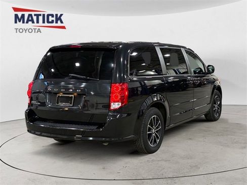 Used 2017 Dodge Grand Caravan SE image 7
