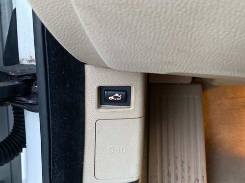 Used 2010 BMW 335i Convertible image 30