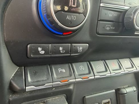 Used 2019 Chevrolet Silverado 1500 LTZ w/ LTZ Plus Package AWD/4WD image 17