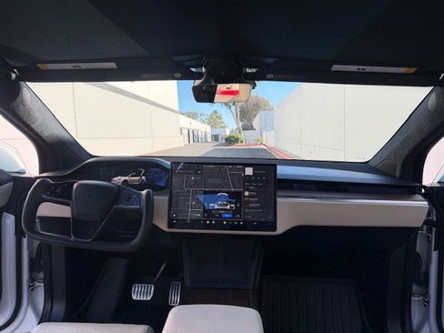 Used 2022 Tesla Model X image 13