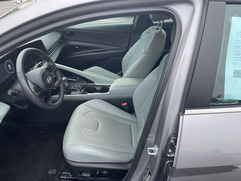 Used 2025 Hyundai Elantra Limited image 21
