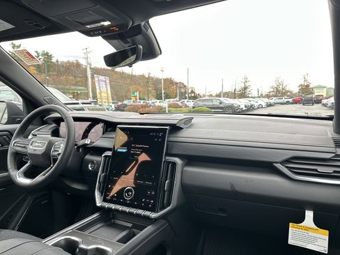 New 2026 GMC Acadia Elevation image 16