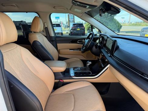 Certified 2022 Kia Carnival EX FWD image 13