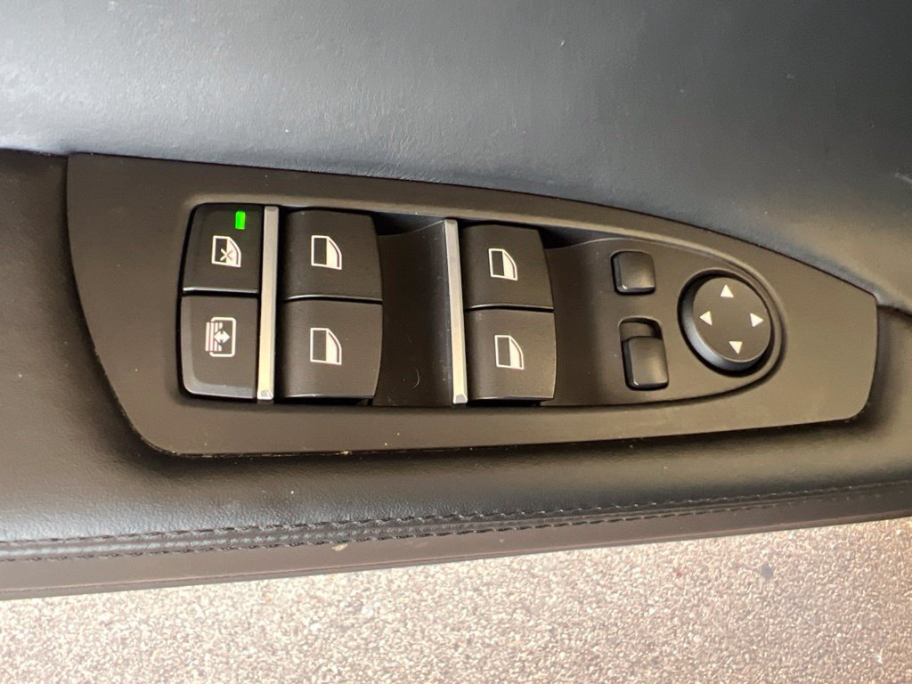 Used 2015 BMW 750Li xDrive AWD/4WD image 45