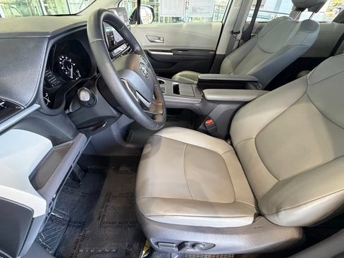 Certified 2021 Toyota Sienna XLE FWD image 21