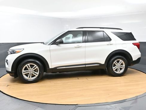 Used 2022 Ford Explorer XLT w/ Equipment Group 202A AWD/4WD image 6