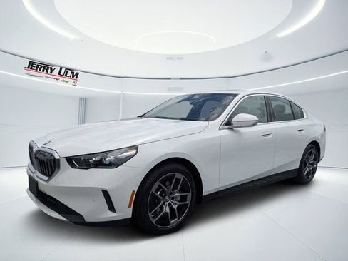 Used 2026 BMW 530i xDrive AWD/4WD image 7