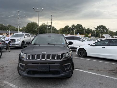 Used 2020 Jeep Compass Sport FWD image 2