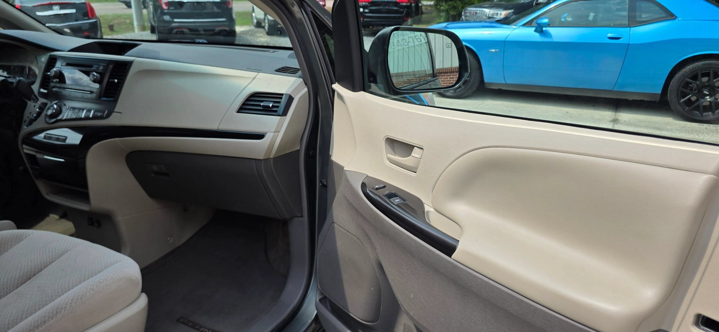 Used 2013 Toyota Sienna LE FWD image 15
