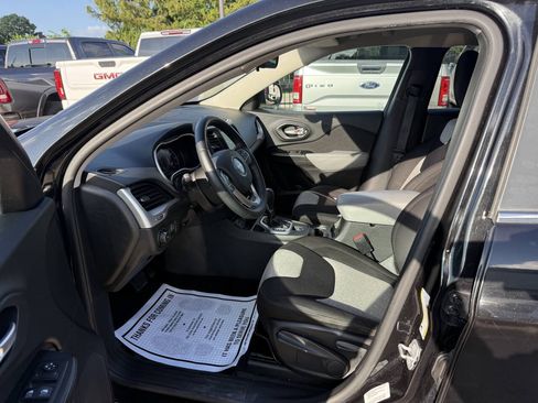 Used 2014 Jeep Cherokee Latitude FWD image 7