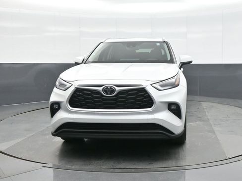 Certified 2026 Toyota Highlander XLE image 2