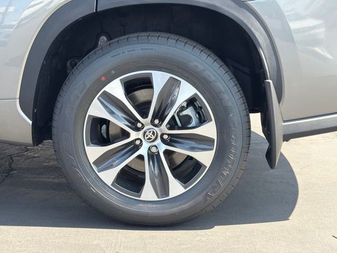 New 2026 Toyota Highlander XLE AWD/4WD image 18
