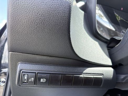 Used 2025 Toyota Corolla LE FWD image 30