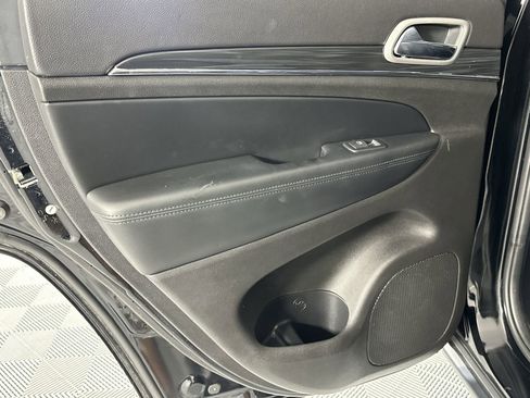 Used 2020 Jeep Grand Cherokee Limited w/ Trailer Tow Group IV image 29