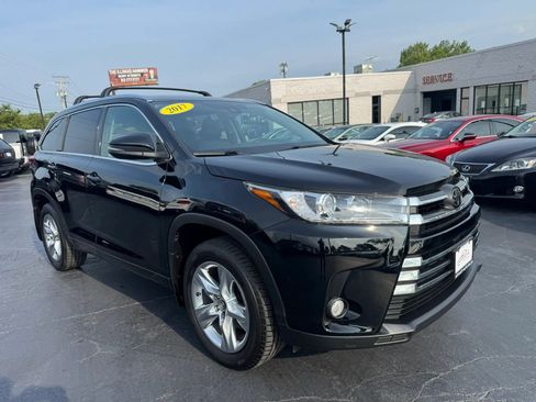 Used 2017 Toyota Highlander Limited AWD/4WD image 4