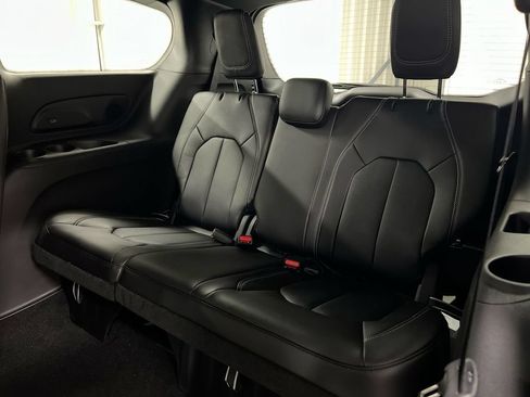 New 2026 Chrysler Pacifica Select AWD/4WD image 24