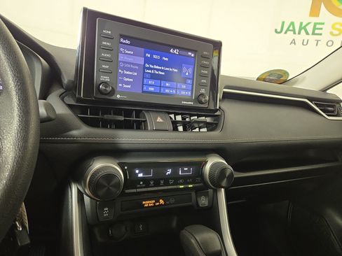Used 2022 Toyota RAV4 LE AWD/4WD image 22