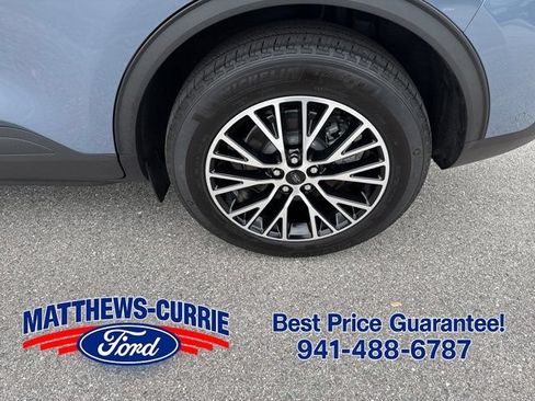 Certified 2024 Ford Escape SE w/ PHEV Premium Package FWD image 15