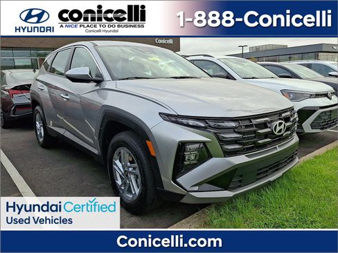 Used 2025 Hyundai Tucson SE image 1