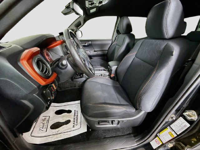 Used 2020 Toyota Tacoma TRD Off-Road AWD/4WD image 19