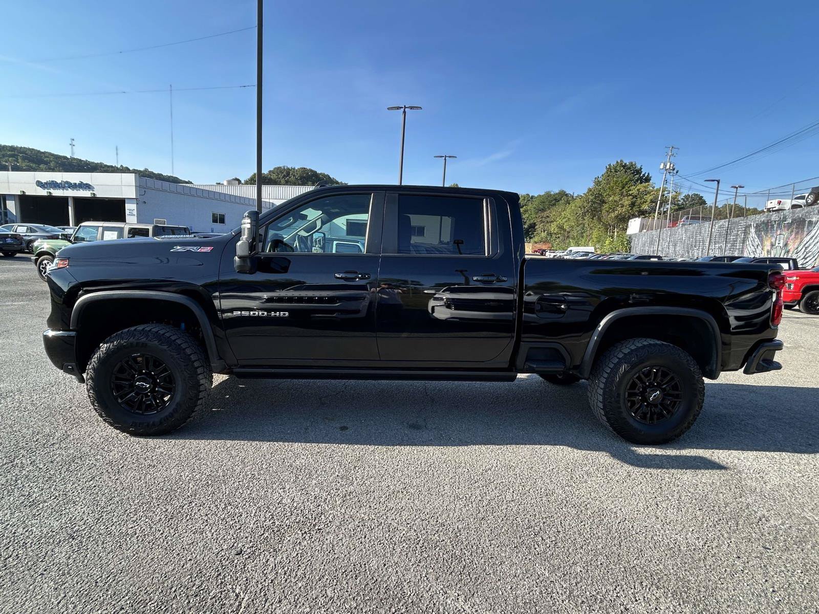 Used 2024 Chevrolet Silverado 2500 ZR2 w/ Technology Package AWD/4WD image 4