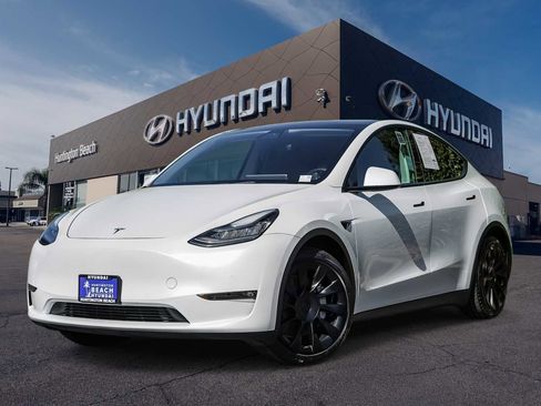 Used 2021 Tesla Model Y Long Range AWD/4WD image 1