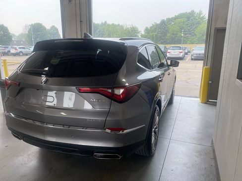 Used 2023 Acura MDX SH-AWD w/ Advance Package image 4