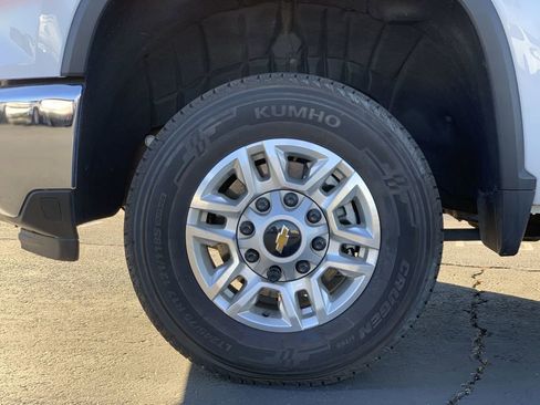 Used 2025 Chevrolet Silverado 2500 LT w/ Convenience Package image 32