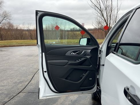 Used 2021 Chevrolet Traverse Premier w/ Redline Edition image 10