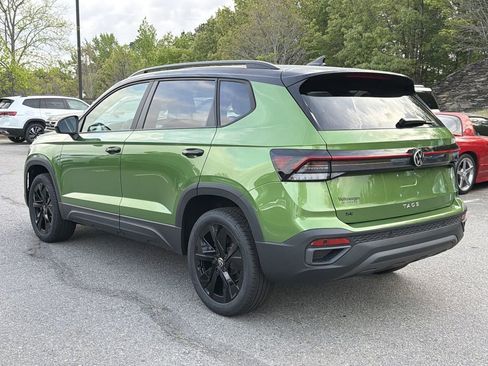 New 2026 Volkswagen Taos SE FWD image 3
