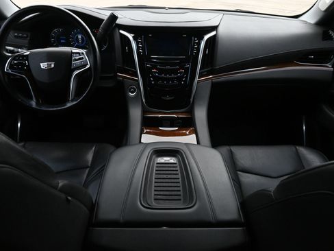 Used 2020 Cadillac Escalade Luxury AWD/4WD image 7