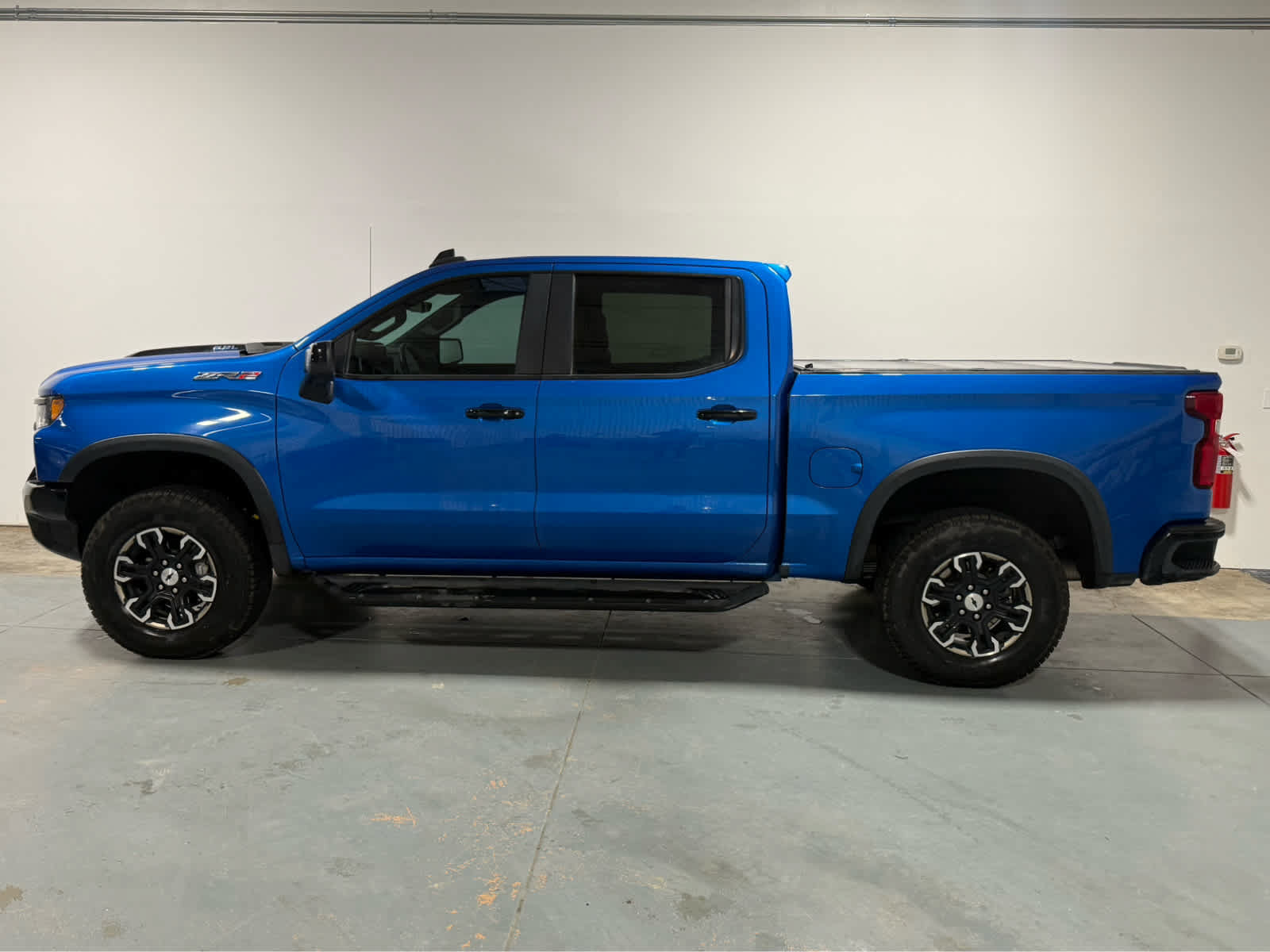 Used 2023 Chevrolet Silverado 1500 ZR2 w/ Technology Package AWD/4WD image 2