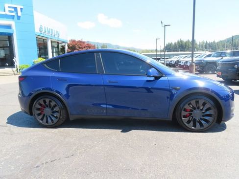 Used 2022 Tesla Model Y Performance AWD/4WD image 9