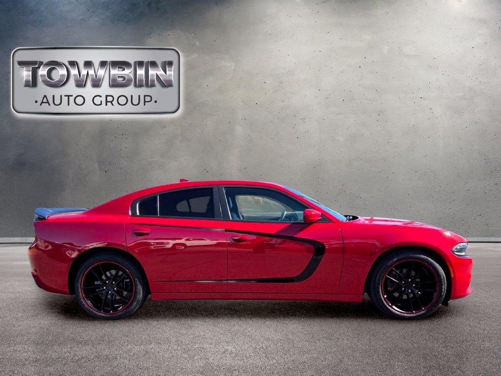 Used 2015 Dodge Charger SXT w/ Plus Group RWD image 3