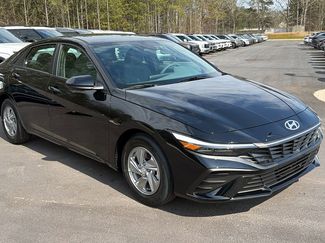 New 2026 Hyundai Elantra SE video 3