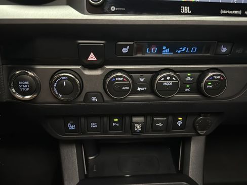 Used 2022 Toyota Tacoma TRD Off-Road w/ TRD Premium Off Road Package AWD/4WD image 23