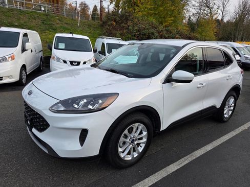 Used 2021 Ford Escape SE image 3