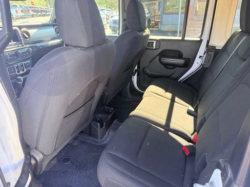 Used 2018 Jeep Wrangler Unlimited Sport w/ Technology Group AWD/4WD image 30