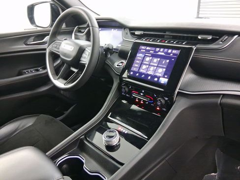 Used 2024 Jeep Grand Cherokee L Altitude image 4