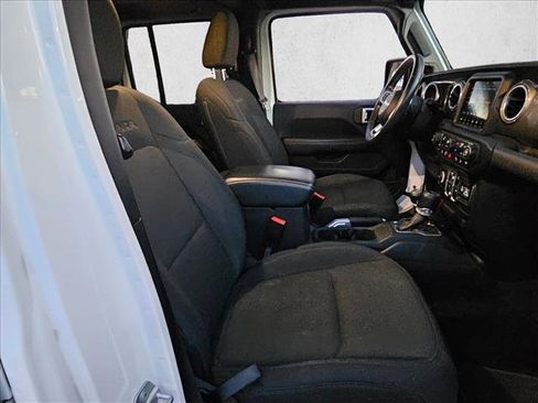 Used 2018 Jeep Wrangler Unlimited Sahara image 21