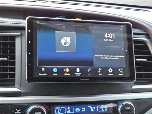 Used 2019 Toyota Highlander XLE AWD/4WD image 12