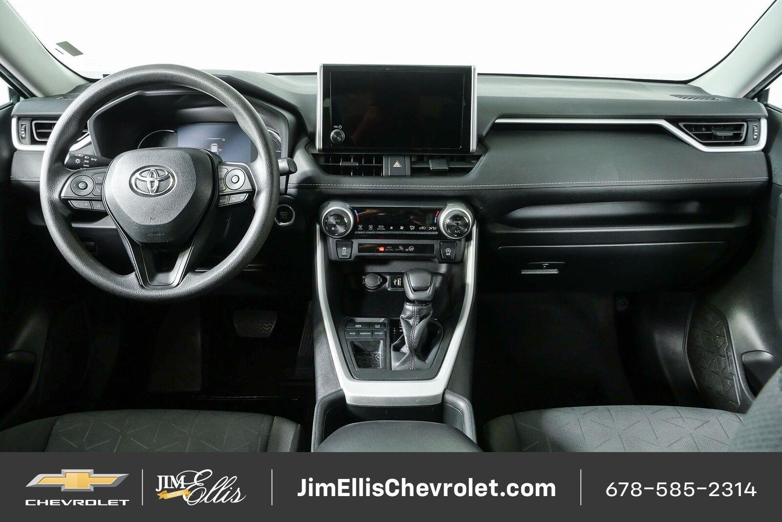 Used 2024 Toyota RAV4 XLE FWD image 19