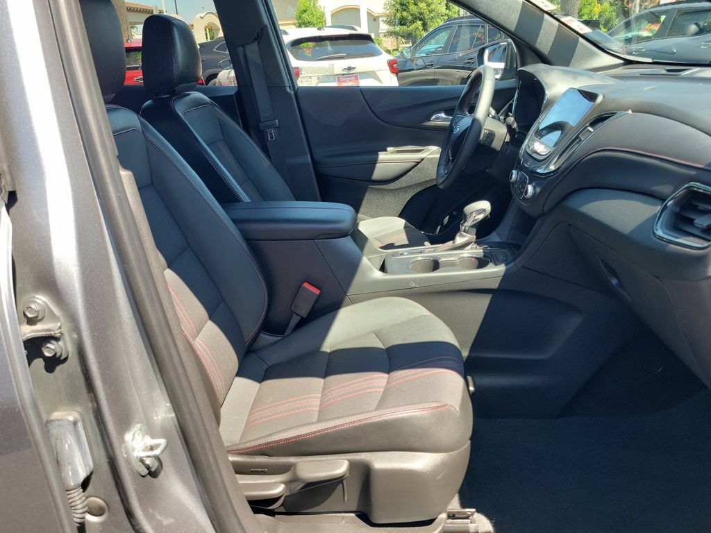 Used 2023 Chevrolet Equinox RS FWD image 17