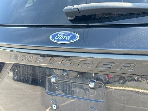 Used 2023 Ford Explorer ST w/ Equipment Group 401A AWD/4WD image 18