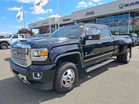 Used 2018 GMC Sierra 3500 Denali w/ Duramax Plus Package AWD/4WD image 2