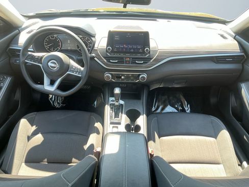 Used 2025 Nissan Altima 2.5 SV image 11